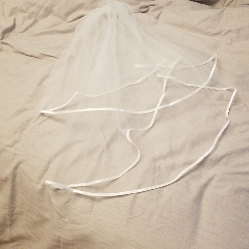 White veil with plastic comb